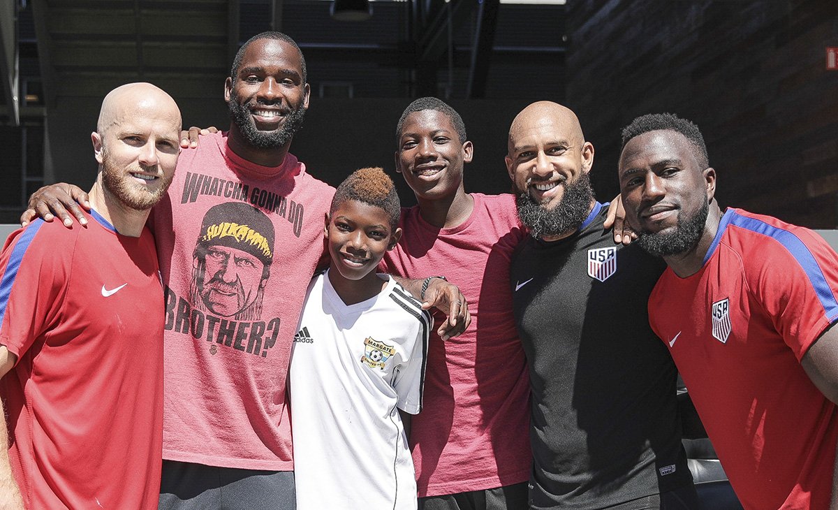 USMNT's tweet photo. Shoutout @PierreGarcon of the @49ers for coming out to training. See you tomorrow at your place!

#OneNationOneTeam | #FootballMeetsFutbol https://t.co/j1EoDGAiz8