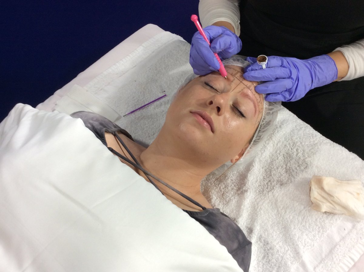 arizonamidday's tweet photo. We’ve got the latest brow buzz! @BeautifEye is here to tell us all about the process of microblading and how painless it can be! 🙌🏼 https://t.co/ohox4478nC