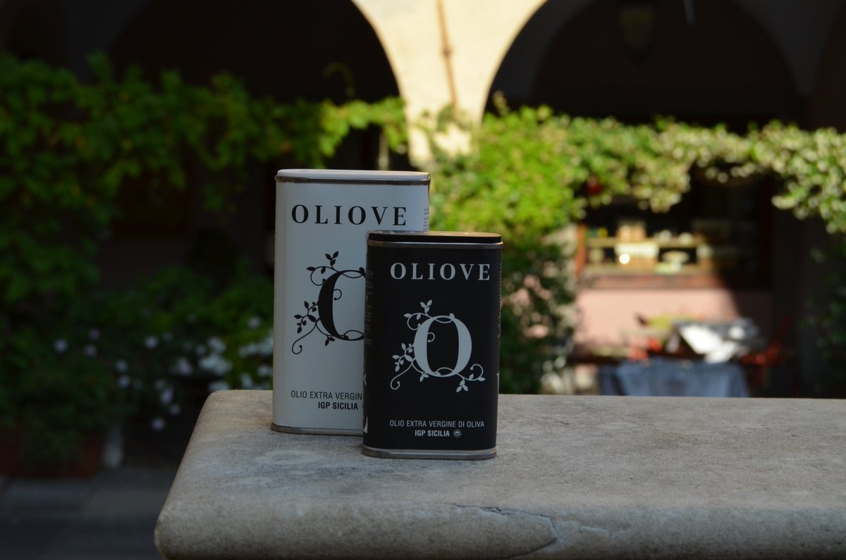 ItalianFoodShop's tweet photo. #Oliove sbarca su @ItalianFoodShop con prodotti esclusivi: #olio extra vergine di #oliva IGP #Sicilia! Vieni a scoprirli sul nostro sito! https://t.co/M50UlfgV03