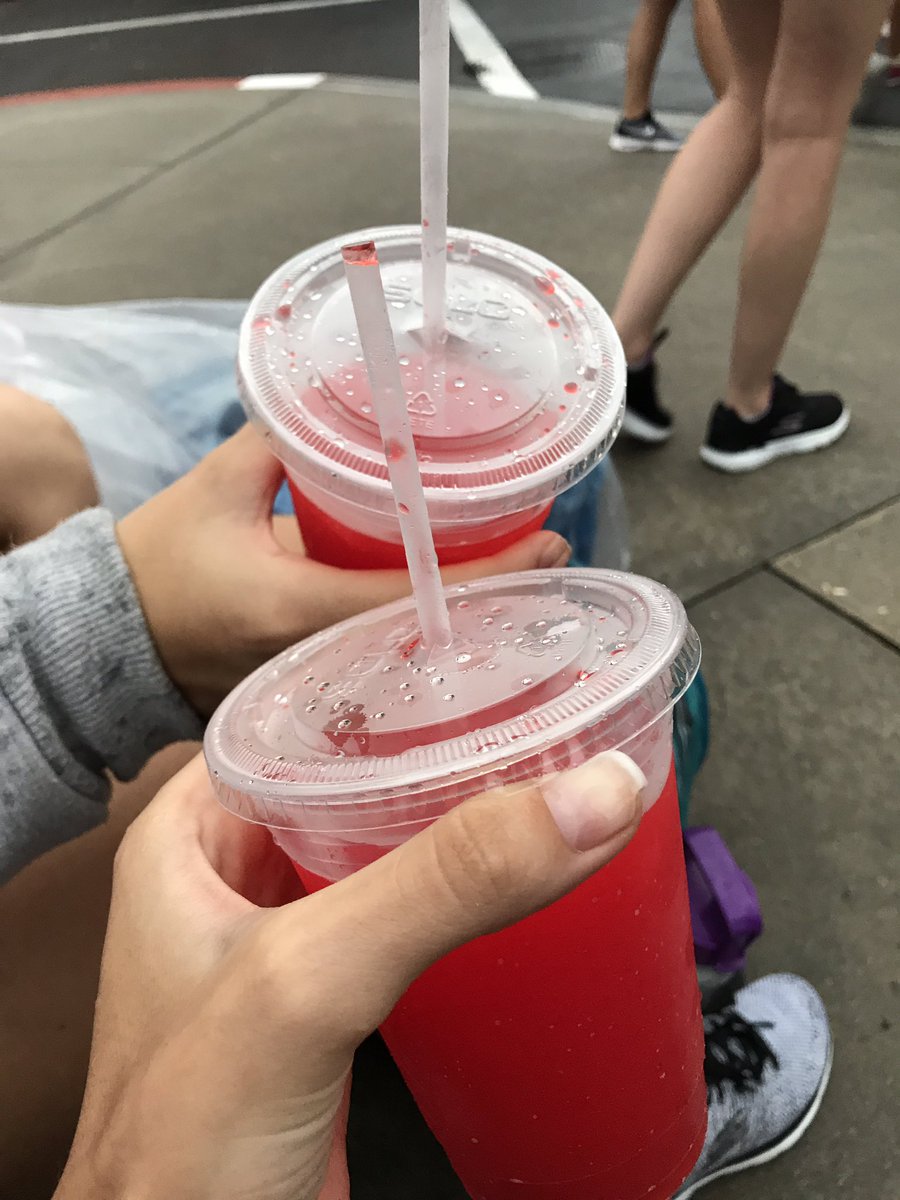 buslightyear17's tweet image. En Hollywood studios comprense esto, hay de más sabores y son todos ricos. Están 5 dólares creo #FuntimeTips