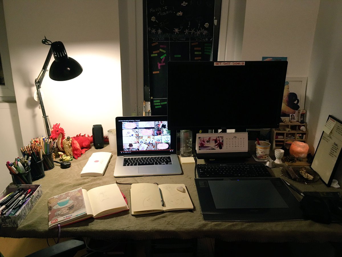 Anda_Ansheen's tweet photo. #sketching in the most peaceful atmosphere ever. Candles, chillstep and creative work = happiness <3 #artistontwitter #studiosetting https://t.co/kdYMkzWTTY