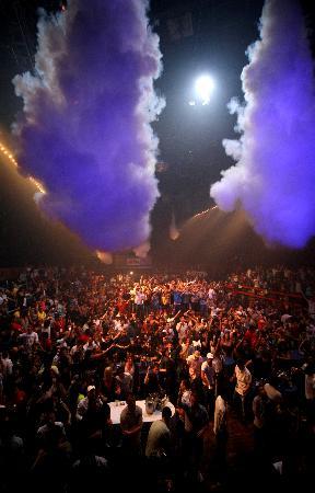 ATILIOLACASONA's tweet photo. Fiestas en La Casona by Atilio Amado #music #drinks #night #enjoy https://t.co/EDPCEyKzUv
