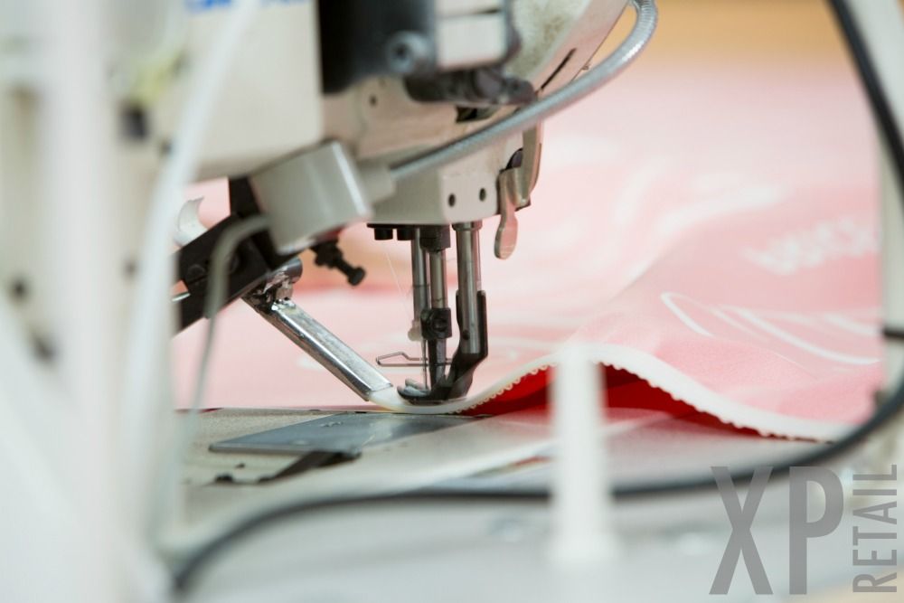 XPRetail's tweet image. Close up of our silicone-edge fabric for National Thread the Needle Day!

#threadtheneedle #siliconeedge #SEGframes