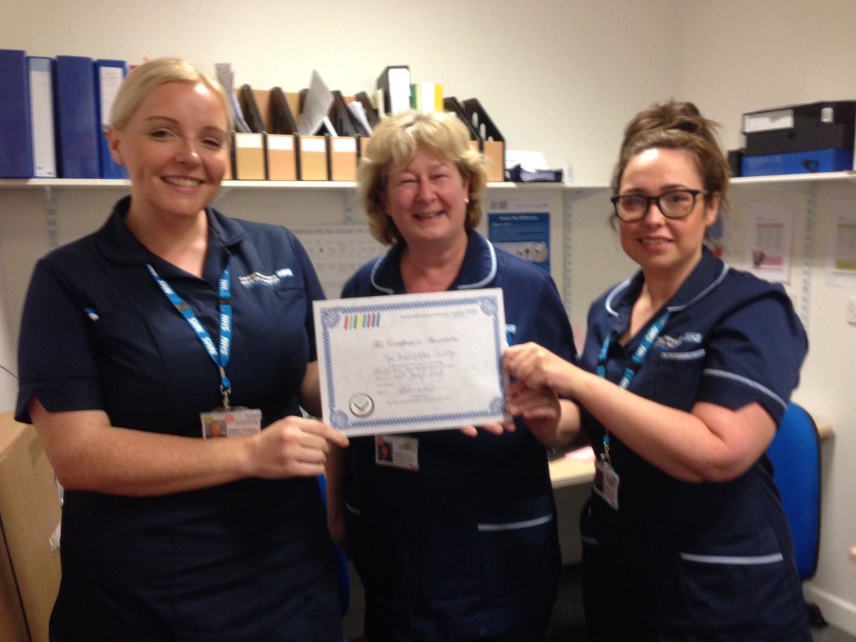 tracethenurse's tweet photo. The award winning staff on @Kellgrencentre in @CMFT_DivSMS celebrate their Excellence on Placement award today ✨What a team! 🤝👏🏽@MarnieMoo11 https://t.co/owXDlas0iH