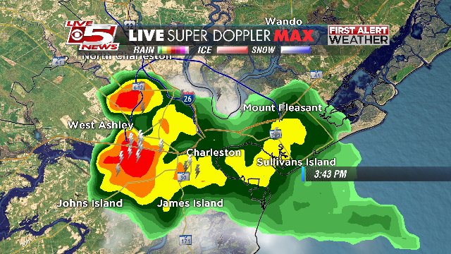 stephaniesinewx's tweet photo. Radar update - storms moving into the metro area will bring in downpours &amp; lightning for a bit, stay dry! #chswx https://t.co/q6aS0Dif8R