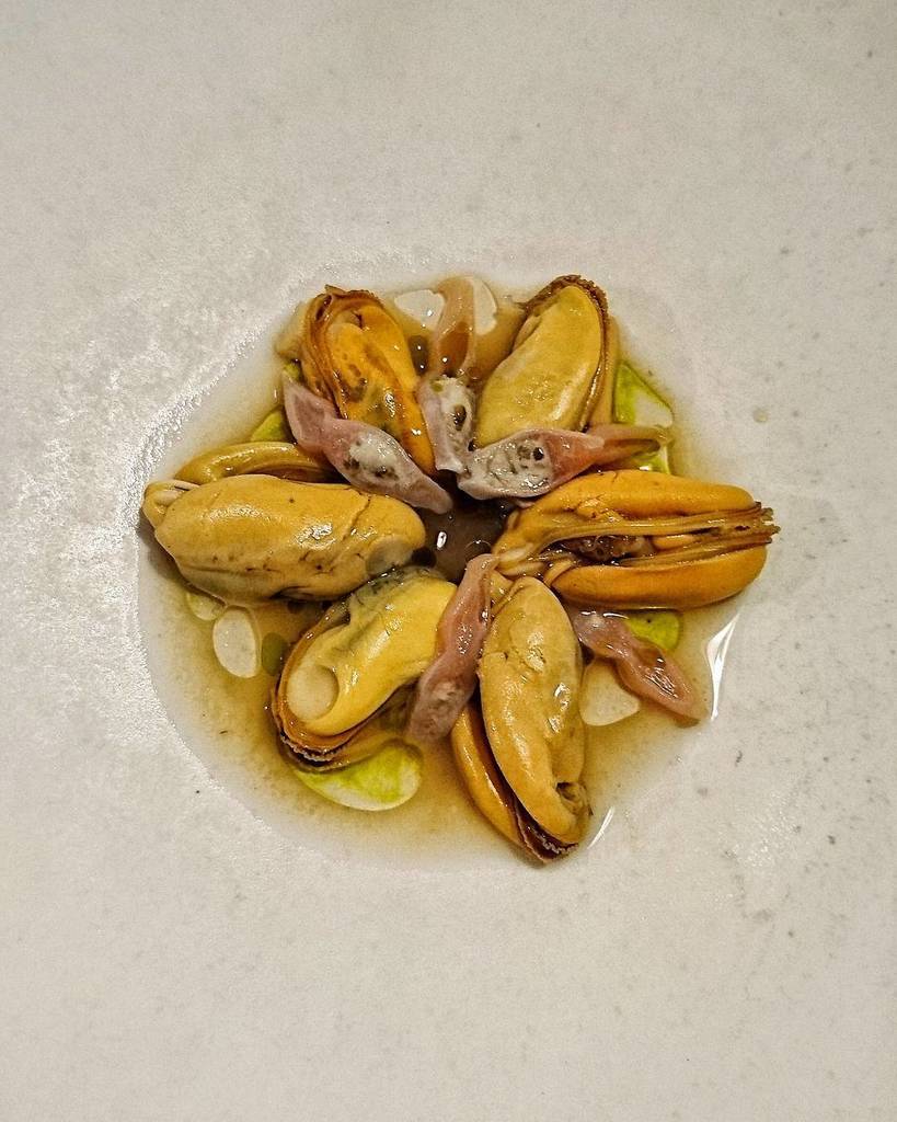 qinxiesays's tweet photo. Mussels cooked in its own juices and slivers of mahogany clam at #Relae.
The latter was certainly the ingredient … https://t.co/hfMH5gCyB1 https://t.co/PwBMxTbFkE