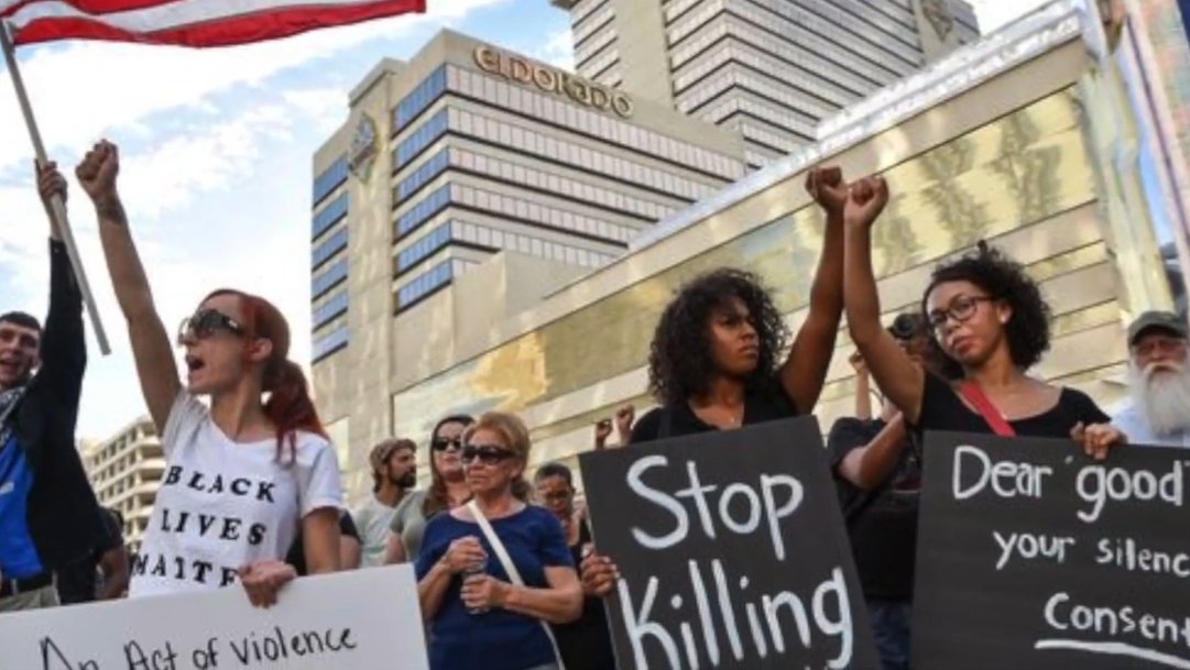 .<a href="/LeroyBarber/">Leroy Barber</a> is showing his support of <a href="/kaepernick7/">Colin Kaepernick</a> by knelling for justice &amp; boycotting the NFL. Watch here: bit.ly/2utyKAs