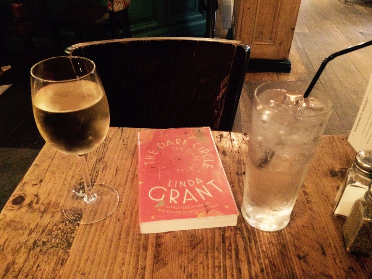 booksandwine76's tweet photo. When you've got a day to read your Book Club book @lindasgrant #oops #alloverit #thedarkcircle https://t.co/Bu9jtXa1AG