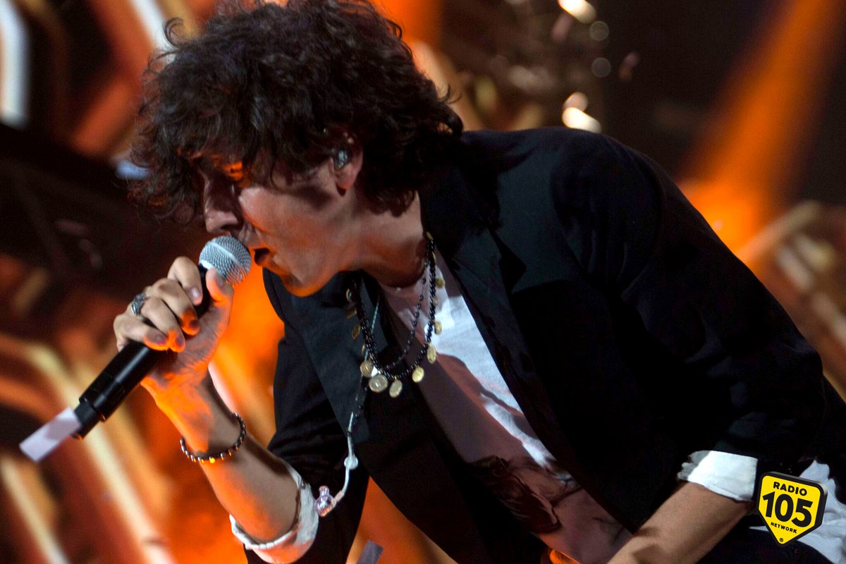 Radio105's tweet photo. #RagazzaParadiso e soprattutto @MetaErmal alla conquista del #WindSummerFestival 🙌 @dariospada e @valeriaoliveri vi aspettano on air  😉📻 https://t.co/8qzpducnp9
