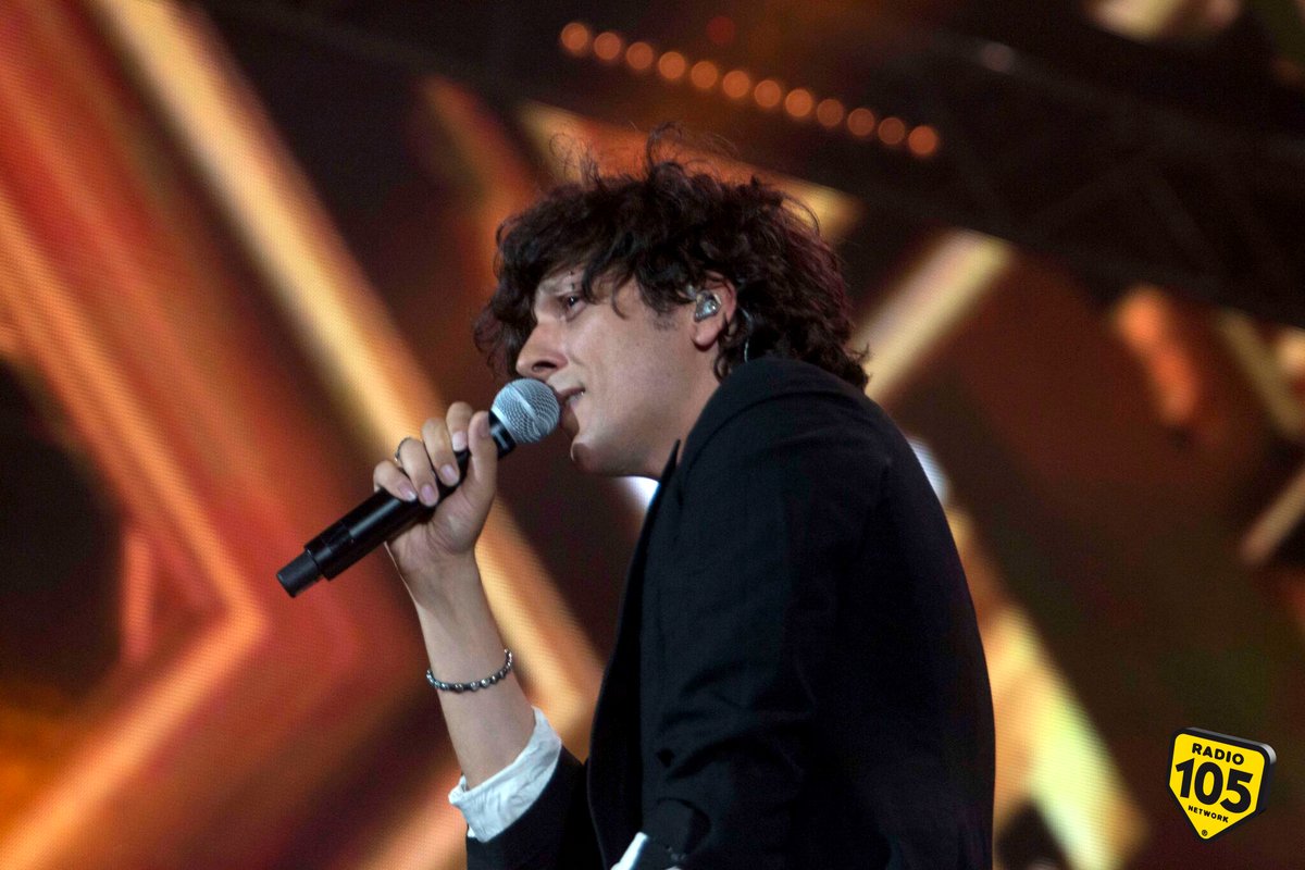 Radio105's tweet photo. #RagazzaParadiso e soprattutto @MetaErmal alla conquista del #WindSummerFestival 🙌 @dariospada e @valeriaoliveri vi aspettano on air  😉📻 https://t.co/8qzpducnp9