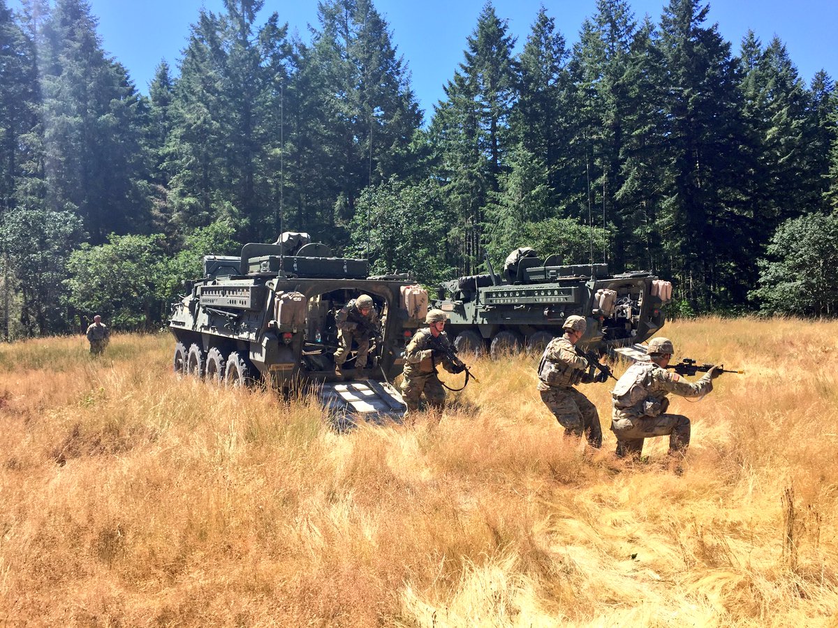 1_23_Comanche26's tweet photo. 2nd Platoon Comanche practicing team stx and the use of rolling dismounts in urban terrain. @1_23IN_C6 #tomahawks #comanche #strykers https://t.co/veLQbl9Ixb