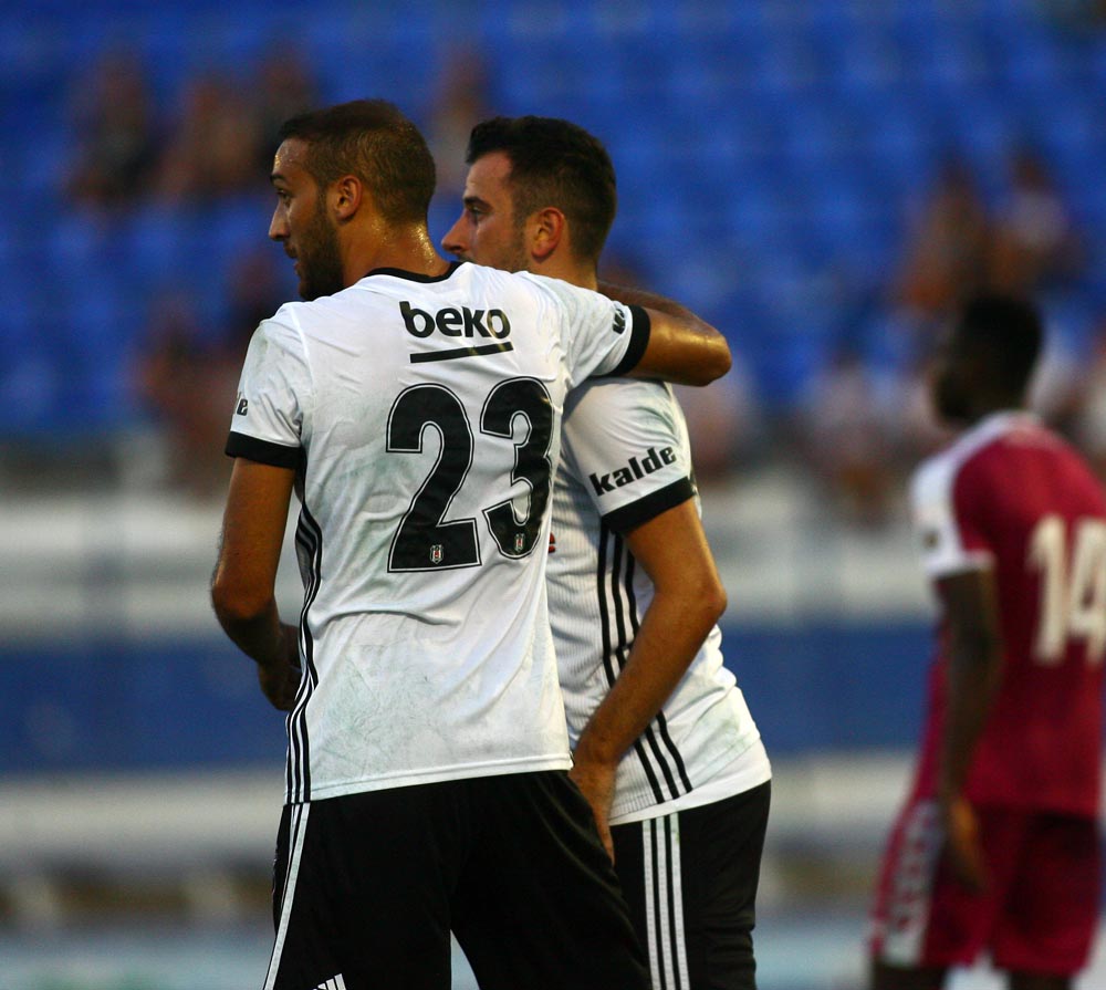 ricardoediz's tweet photo. Gol Sevincimiz #BJKvVAL https://t.co/d7dvcqqBUF