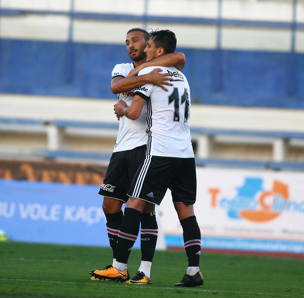 ricardoediz's tweet photo. Gol Sevincimiz #BJKvVAL https://t.co/d7dvcqqBUF