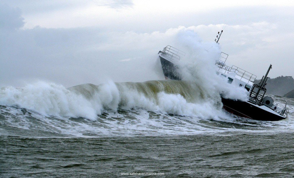 SafehavenMarine's tweet image. Our wildcat 60 in Storm Frank 30.12.2015 @CorkCoast @corkharbour with @ciaranmonks87 @MaryP972 @captainbob76