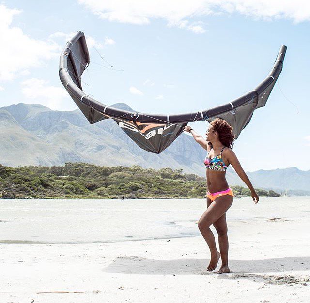 eolaofficial's tweet photo. Ready to fly?
:Dioneia Vieira
#kiteaddict #kitesurfer #girlswhokite https://t.co/rVaCXShDNJ
