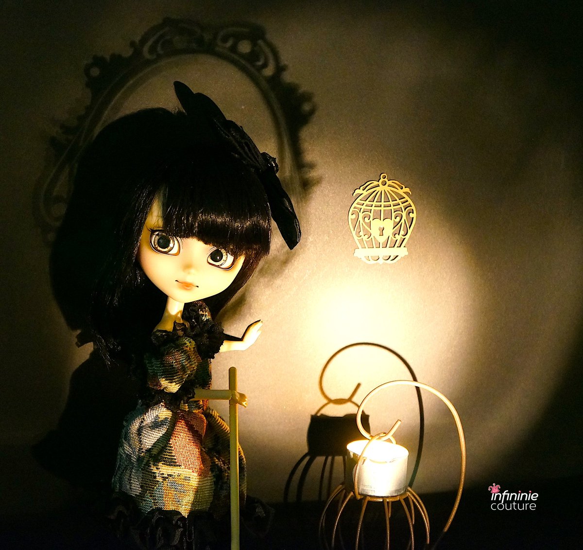 InfininieCoutur's tweet photo. Mirror Mirror who is the fairest of them all?#pullip #doll #pullipaccessory #jpgroove #pullipstyle #priorities #australian #dollphotography https://t.co/TAiM0fLeHH