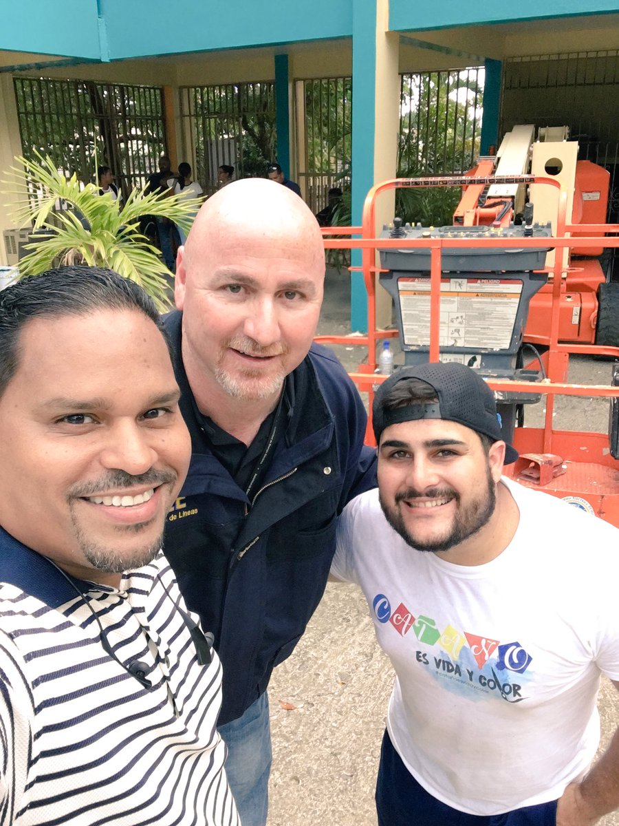 Machicotepr's tweet photo. Equipo del @DDECPR y @jovenpuertorico continúan con los trabajos en la escuela Andres Grillasca #Ponce ¡Gracias! @ChapuR2 x la colaboración https://t.co/TnrPU7iMVN