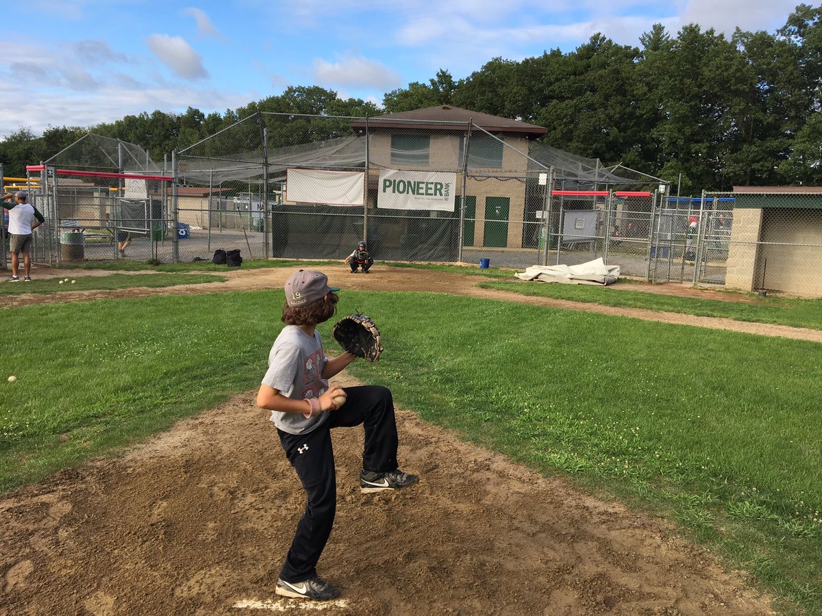 CPGreenMachine's tweet photo. 9u CP Green Machine's last prep before the Queensbury Bantam Bash Championship #letsgetthis #Plainsmen #CPBLFamily #Fun1st #Win4Martha's 💪👍 https://t.co/BhU178yBWh