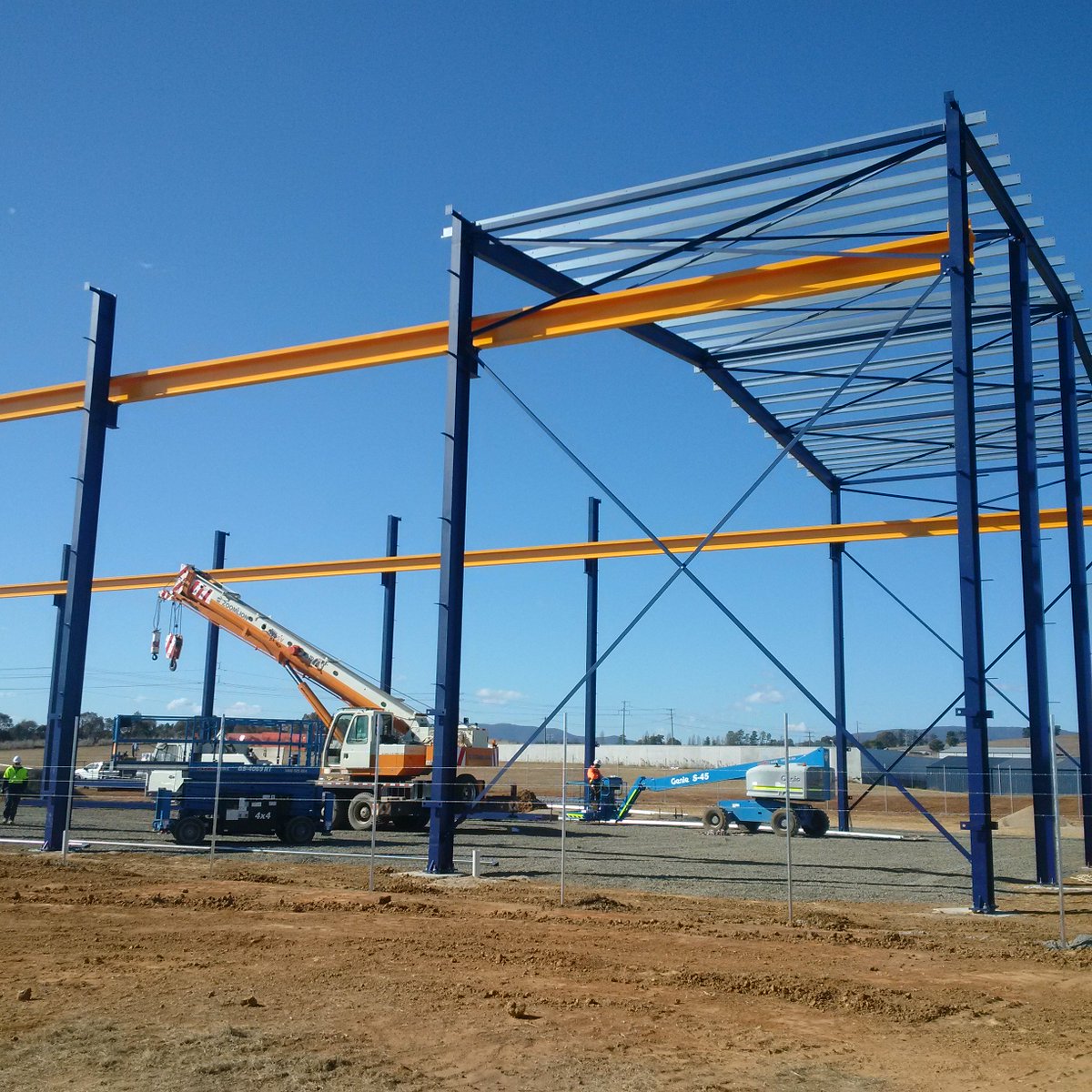 AkuraConstruct's tweet photo. The first stage of #steel erection has commenced for Wallandra's new #precastpanel manufacturing plant #precastconcrete #designandconstruct https://t.co/NWoadbyGft