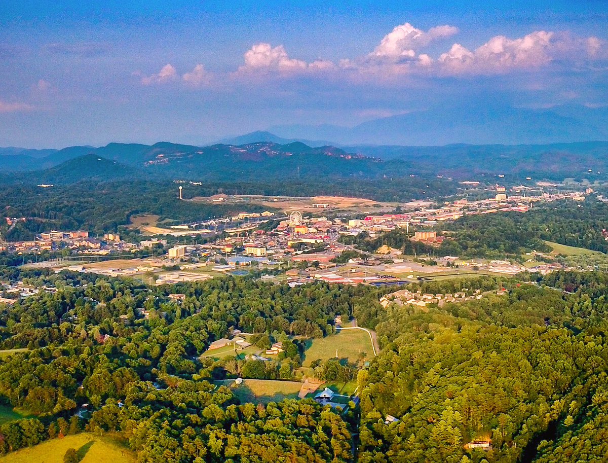 b_deel's tweet photo. #Piegonforge TN a look at the The Island from quite a distance. With this view you can see why it is such a popular destination. #DJiMavic https://t.co/uwqYSRytPM