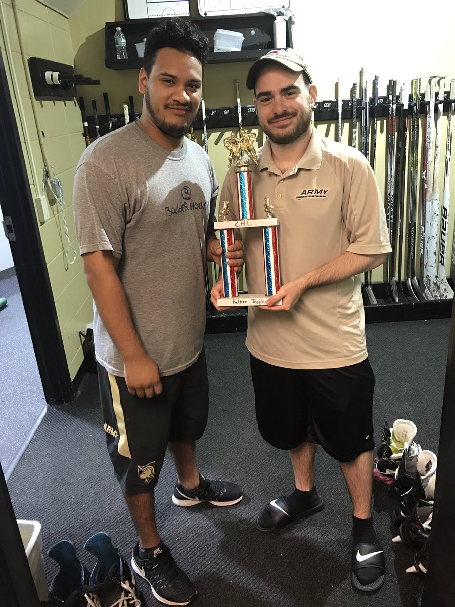CHL__news's tweet photo. Congrats to the Gold Squad for winning the 2017 Palmer Trophy as Regular Season Champs...Pictured is GM @K_Mac13 and Defenseman Jr. Hurtado https://t.co/5R6kvmeeMp