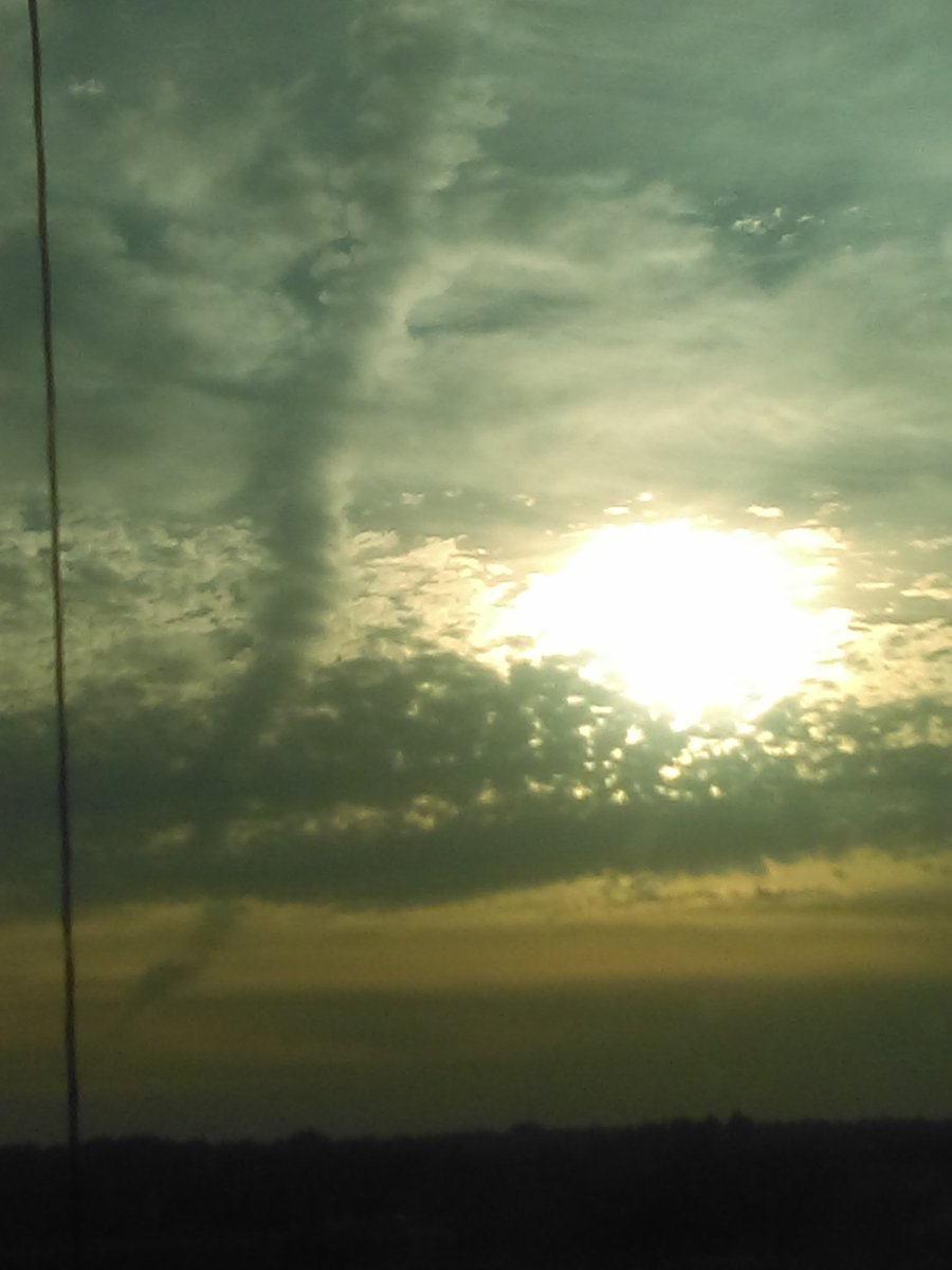 dennydavenport4's tweet photo. I thought this was pretty cool looking on my way home. The structure of those clouds forming a rope tornado image. #enjoythesmallstuff https://t.co/8jJys689ZI