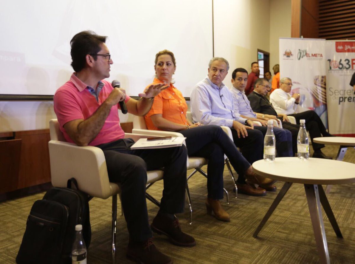 JuanGZuluaga's tweet photo. Con @Gr_Naranjo hoy en Villavicencio, atendemos preocupación de autoridades locales y ciudadanía respecto al estado de la vía a Bogotá. https://t.co/JFMAz74qbv