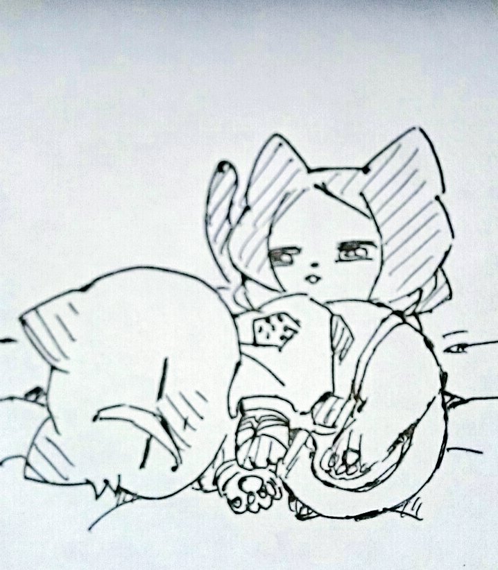 毛繕いしようと近づくも、起こしてしまうのではと考えている間舌をしまい忘れるいすにゃ🐱