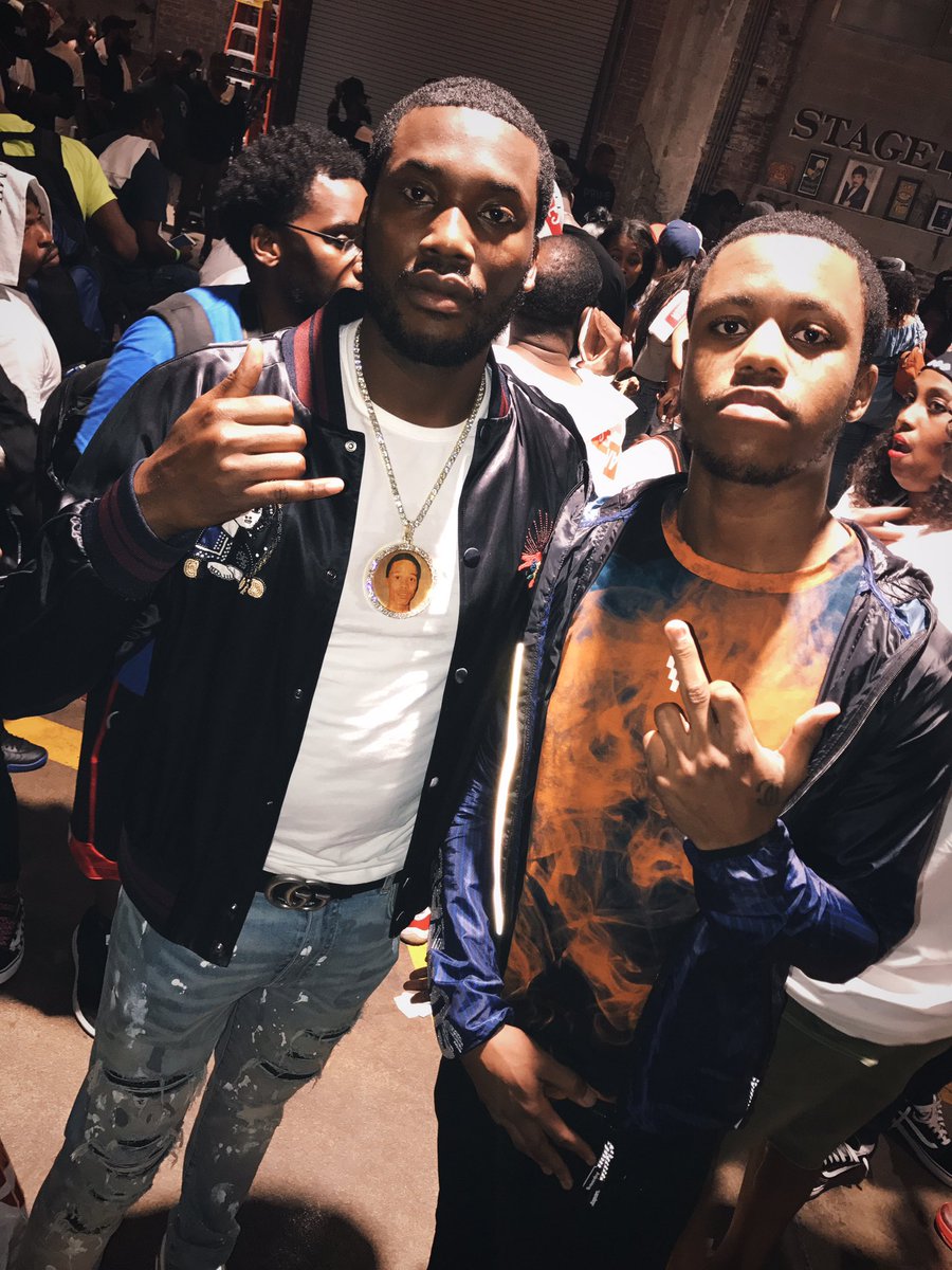 jaelucre's tweet photo. When you winning they only wanna see you fail... ppl be hating I cant let em see my moves! @MeekMill said he fw the work I do for the team https://t.co/mHMMTLfpp4