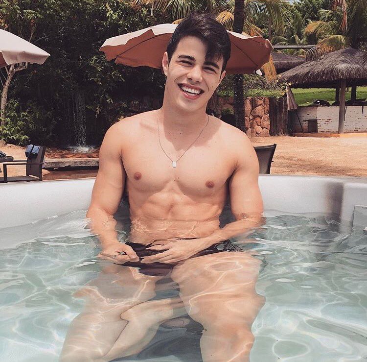 gusrochx's tweet image. Hola a todos! Me regalan un rt para darme a conocer? 
•Abierto a cualquier rol.
•Bi.
•Buscando partner.
Mg y abro rol!