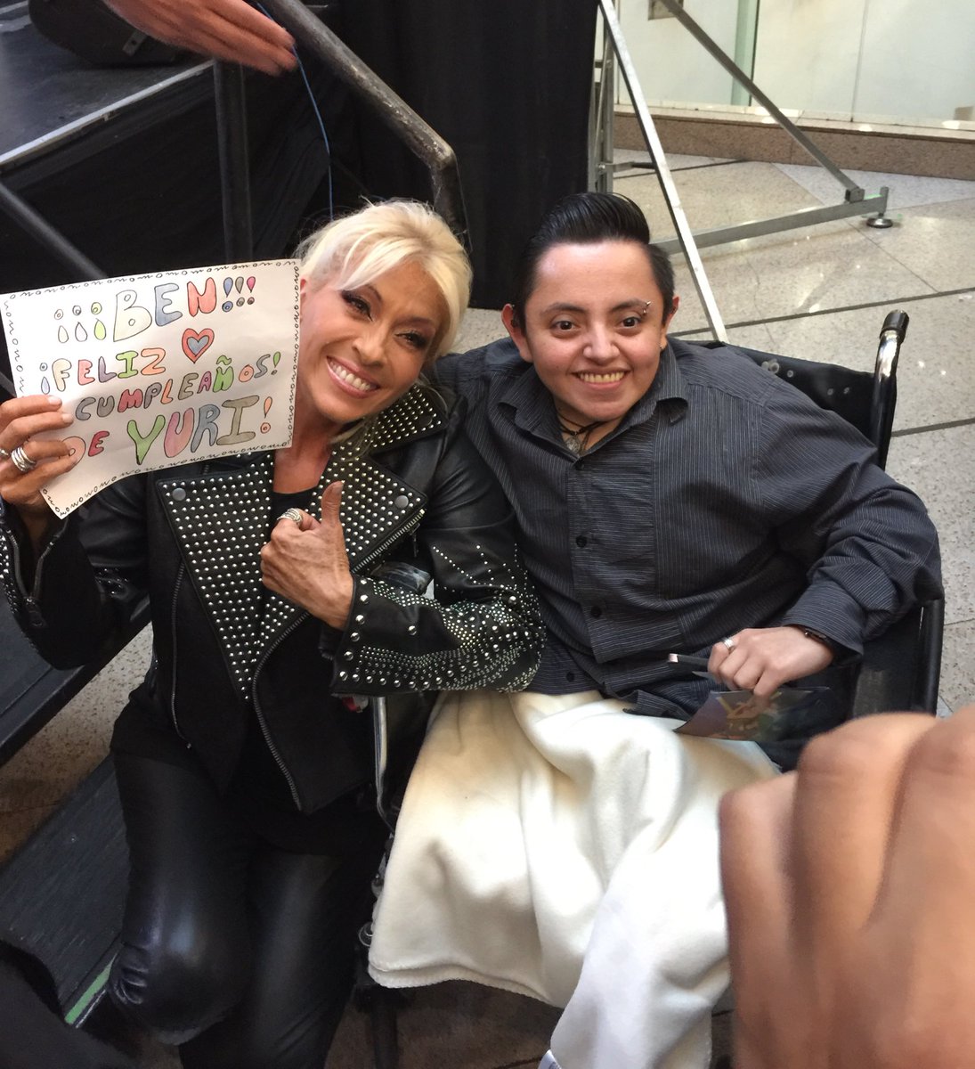 westwoodfans's tweet photo. Siempre sonriente y consintiéndonos  @OficialYuri ¡Por eso te amamos! 👏🏼🙌🏼😊 https://t.co/QfioWtktaC