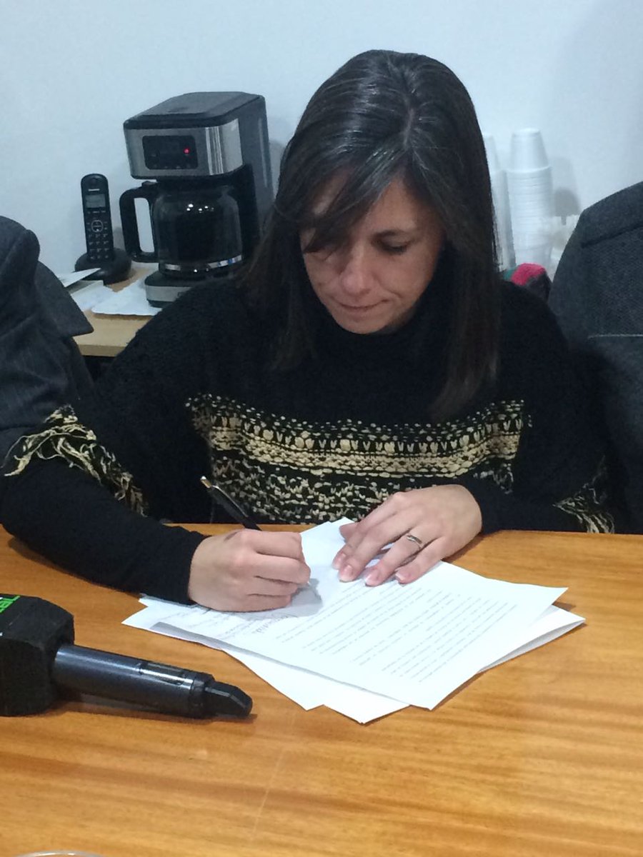 LauraLabat's tweet photo. #Río3 En el #CeCISA junto a empresarios y gremios firmamos un acta compromiso para la #DefensadeFabricacionesMilitares https://t.co/gpe1Oya7B3