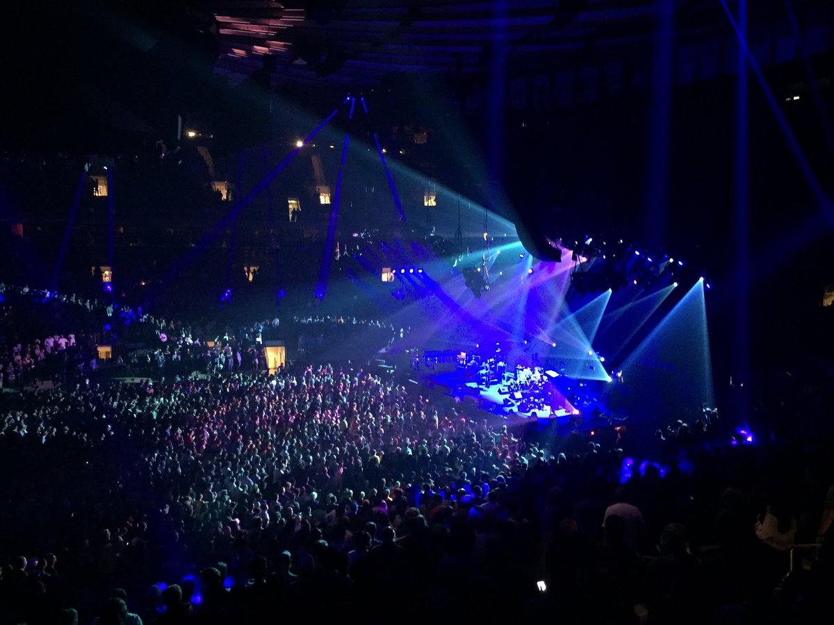 Lock's tweet photo. Holy fucking shit. #thatset #thisband #bakersdozen https://t.co/K3RM1frf0t
