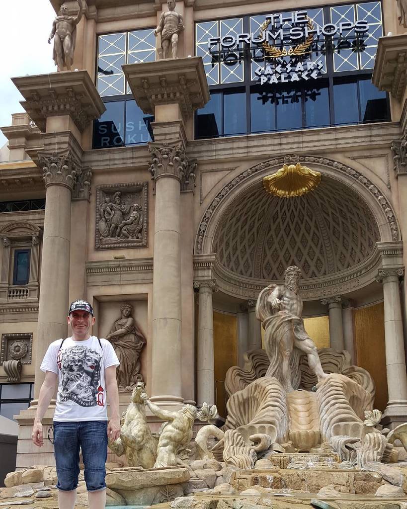 ivan_suek's tweet photo. Como si estuviera en la antigua Roma... Jajaja :D #lasvegas #nevada #usa #lasvegasstrip #caesarpalace #rome #antiguaroma #likeastar #whatap… https://t.co/UDXPrXl44u