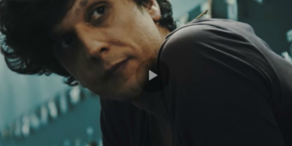 RadioItalia's tweet photo. "Nei tuoi occhi c'è il cielo più grande che io abbia visto mai. E le tue braccia..." #RagazzaParadiso @MetaErmal https://t.co/PFmkoBmi5g https://t.co/VMOAoI3YCP