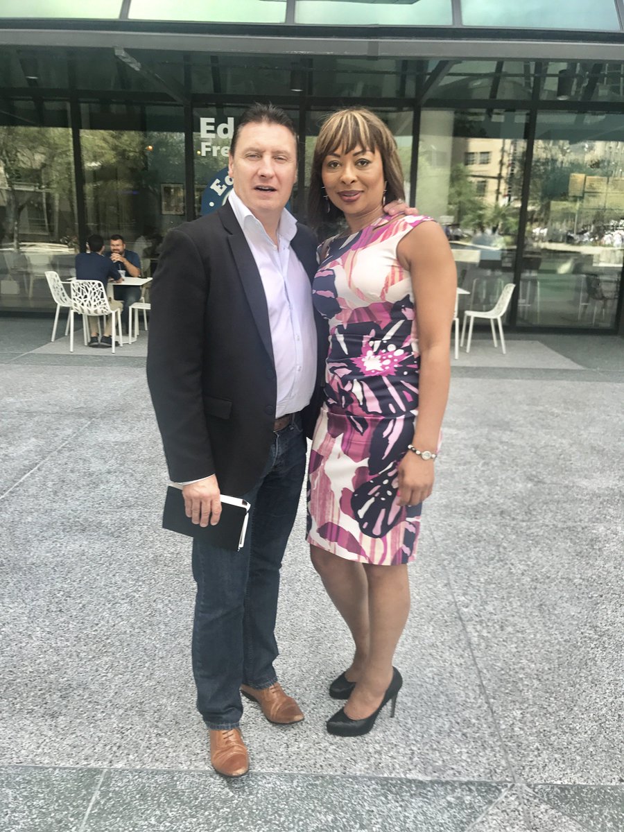 Dee_Burrowes's tweet photo. It's a global affair, meeting with business owners elevating their businesses #bniorlando #bniworks #connections #inalignment #Megaweek #luv https://t.co/vzYbdlKJW8