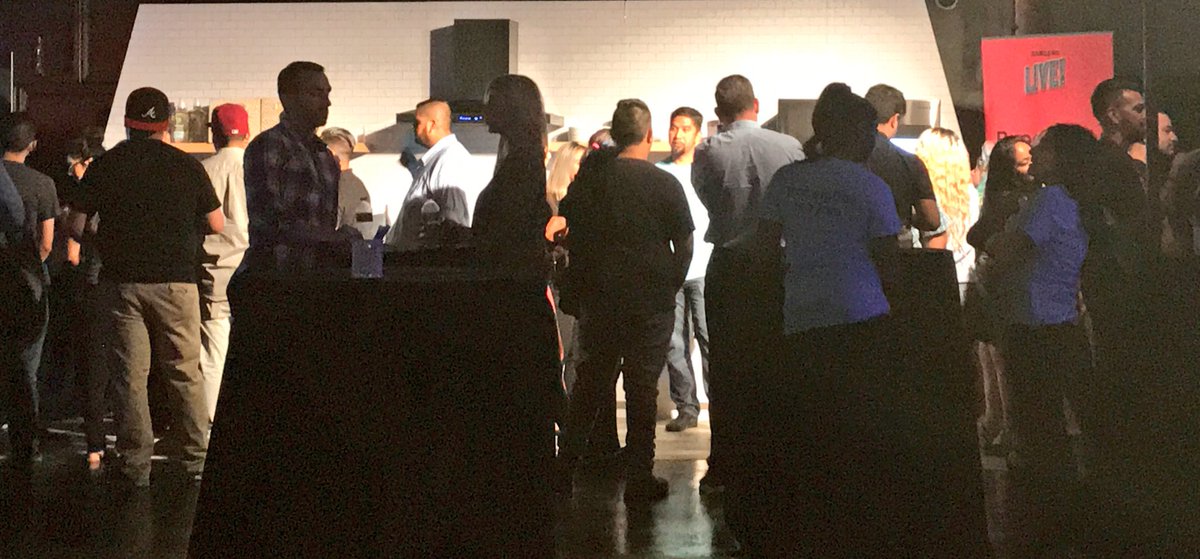 SprintEasyPay's tweet photo. Come to our store &amp; learn all about the #samsungs8 straight from the source "Samsung Live!" #trainingday #Bixby #switchtosprint 323/940-1110 https://t.co/pvCdnx9vRJ