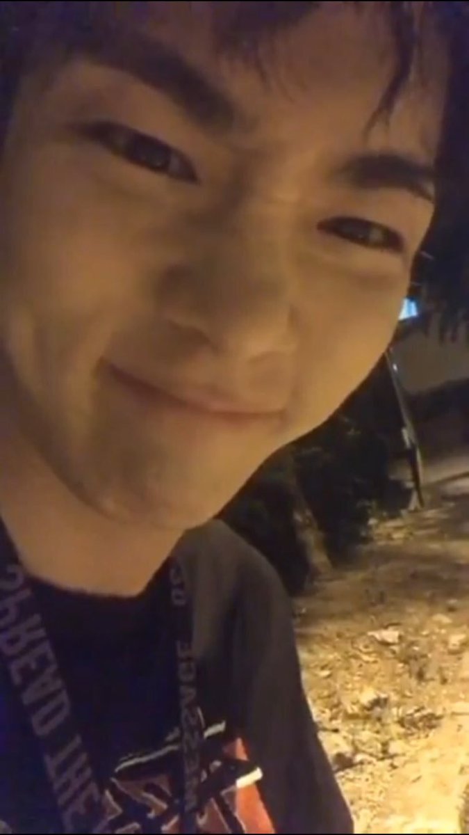 kibumsdimple's tweet photo. Scrunched nose + Dimple a beautiful combination ╰(*´︶`*)╯♡ https://t.co/WGAGRBneFX