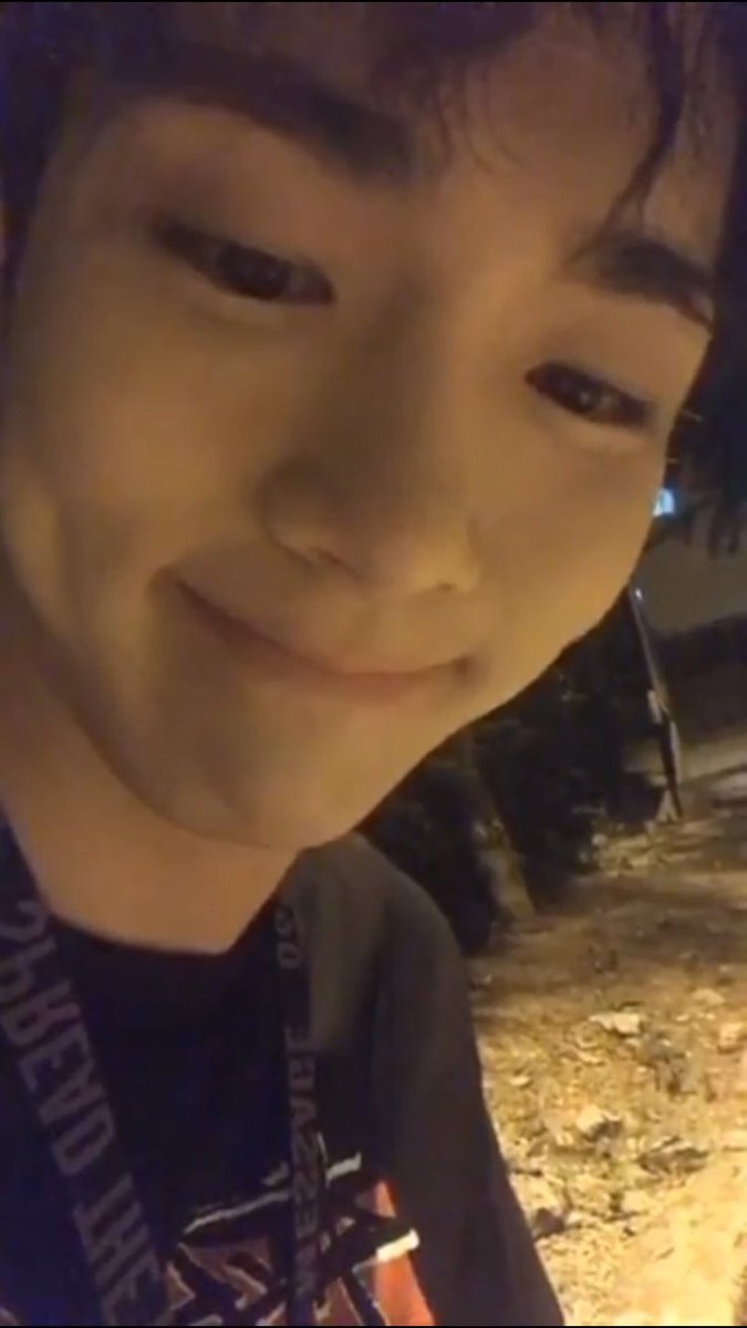 kibumsdimple's tweet photo. Scrunched nose + Dimple a beautiful combination ╰(*´︶`*)╯♡ https://t.co/WGAGRBneFX