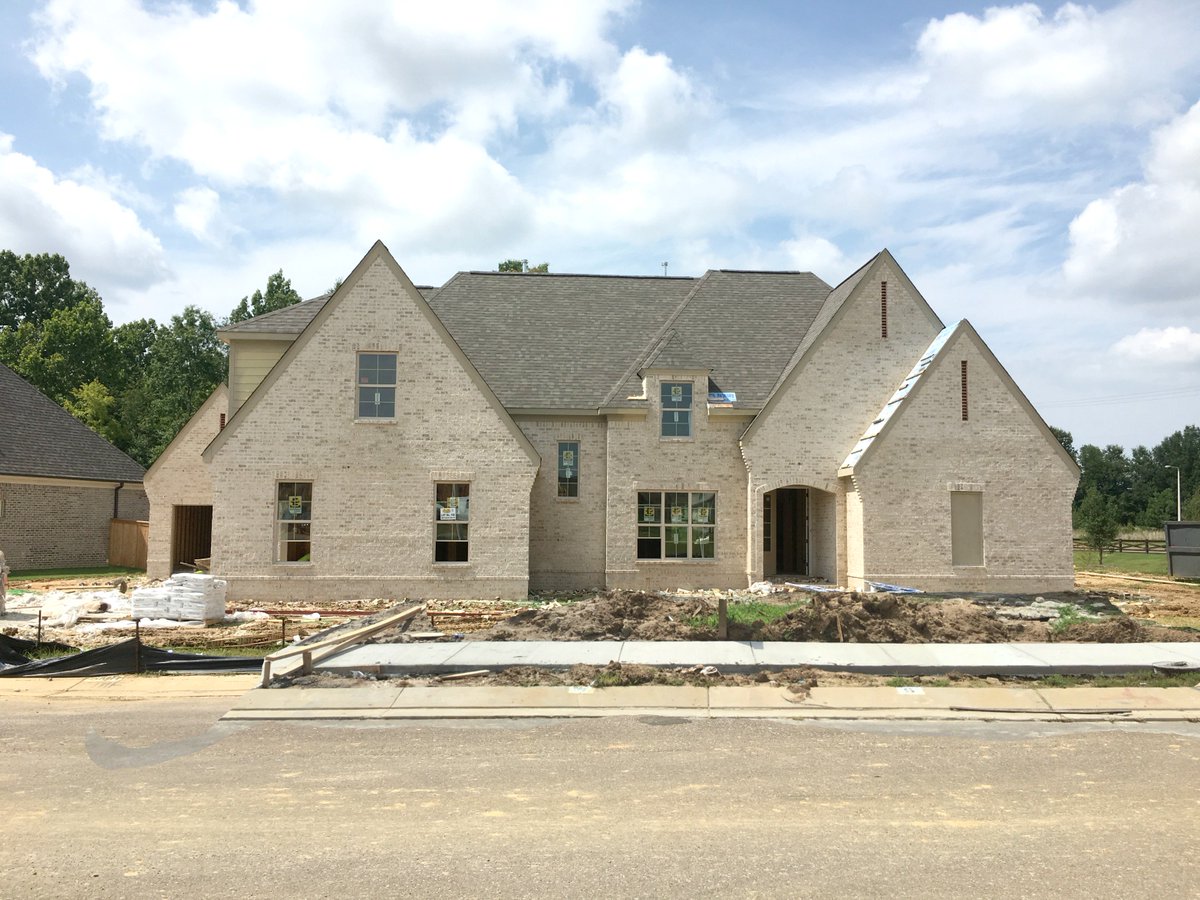 MagnoliaHomes's tweet photo. We're moving right along on the Cypress Grove homes! This Chateau is looking #amazing! #NewFloorPlan https://t.co/ueiMoeInsh