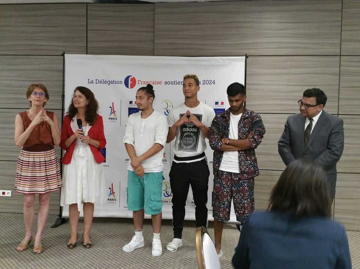 DelegationF's tweet photo. Mot de l'#ambassadeur à l'Espace France - #freestyleball #lutte #athletisme #handisport à l'honneur https://t.co/14xTdxq0sY
