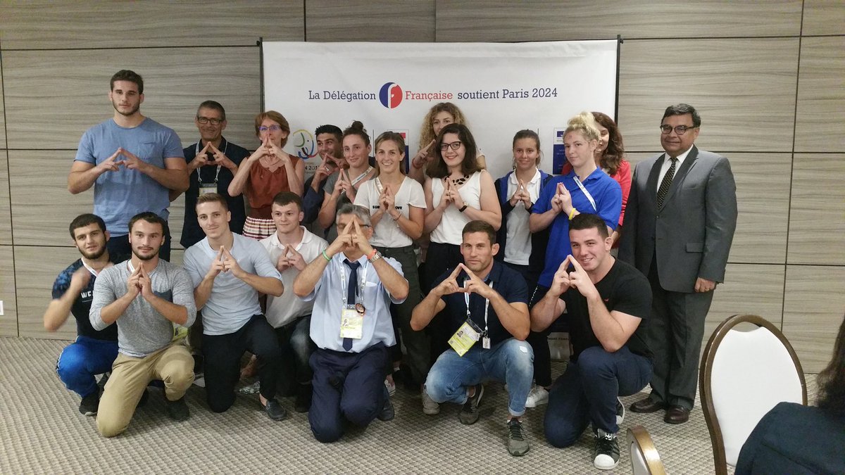 DelegationF's tweet photo. Mot de l'#ambassadeur à l'Espace France - #freestyleball #lutte #athletisme #handisport à l'honneur https://t.co/14xTdxq0sY