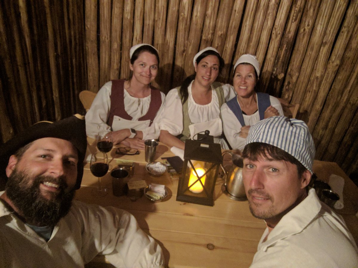 Papade5's tweet photo. Soirée au banquet des mendiants à Louisbourg! Belle soirée en bonne compagnie! https://t.co/mHQ2wLWWoJ
