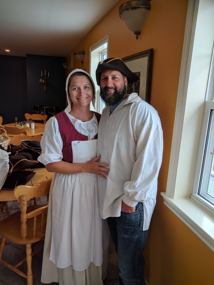 Papade5's tweet photo. Soirée au banquet des mendiants à Louisbourg! Belle soirée en bonne compagnie! https://t.co/mHQ2wLWWoJ