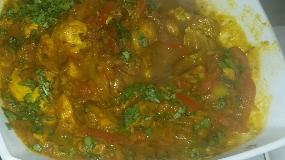 ChilliExperienz's tweet image. Thoroughly enjoyed the Chicken Jalfrezi @TheCurryGuy!!! Spiced it up with some of our fresh chillies growing on our #chillifarm! #hothothot