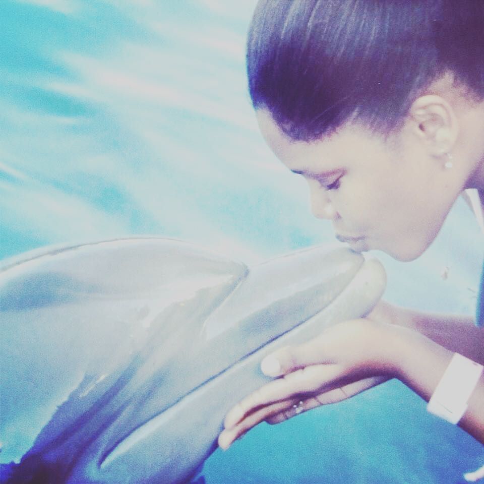 DancerEmmanuel's tweet image. Keep calm and #kiss a #dolphin 🐬💙💙 ift.tt/2v5IWkm