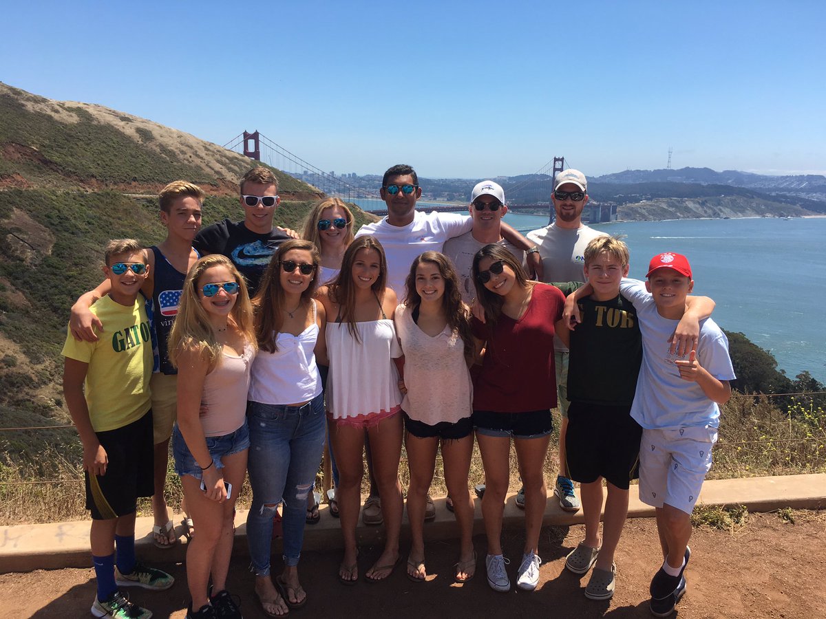 APEXAquatics's tweet photo. Gator and APEX having a blast the day before Far Westerns in San Fran! 🐊💪🏼 https://t.co/lNkjIAQAJT