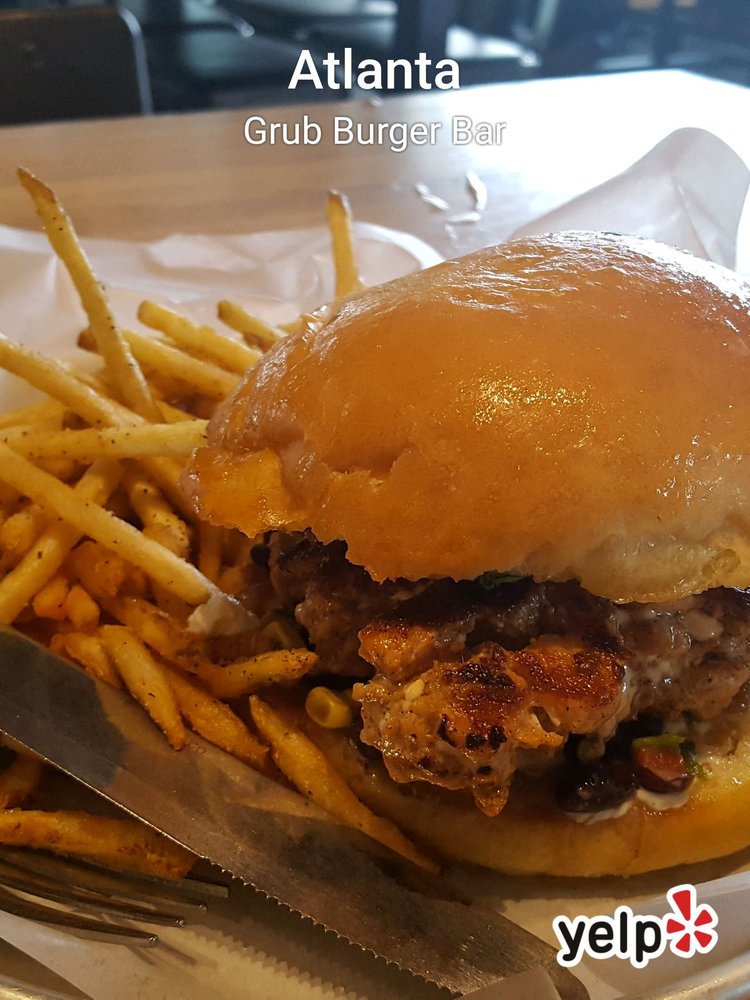 Alaskan salmon burger at grub burger. Esta rico!  (@ Grub Burger Bar) #Yelp #Yelfie yelp.com/biz/grub-burge…