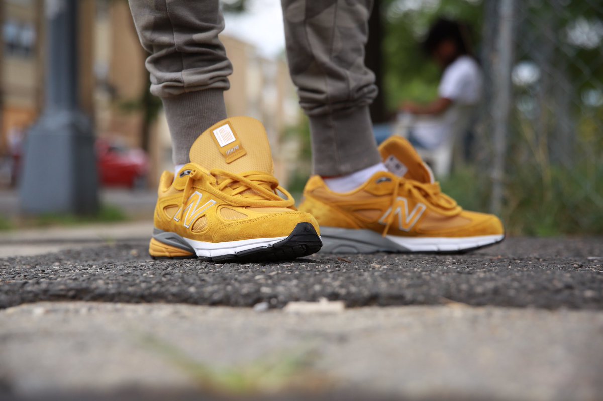 new balance yellow 990