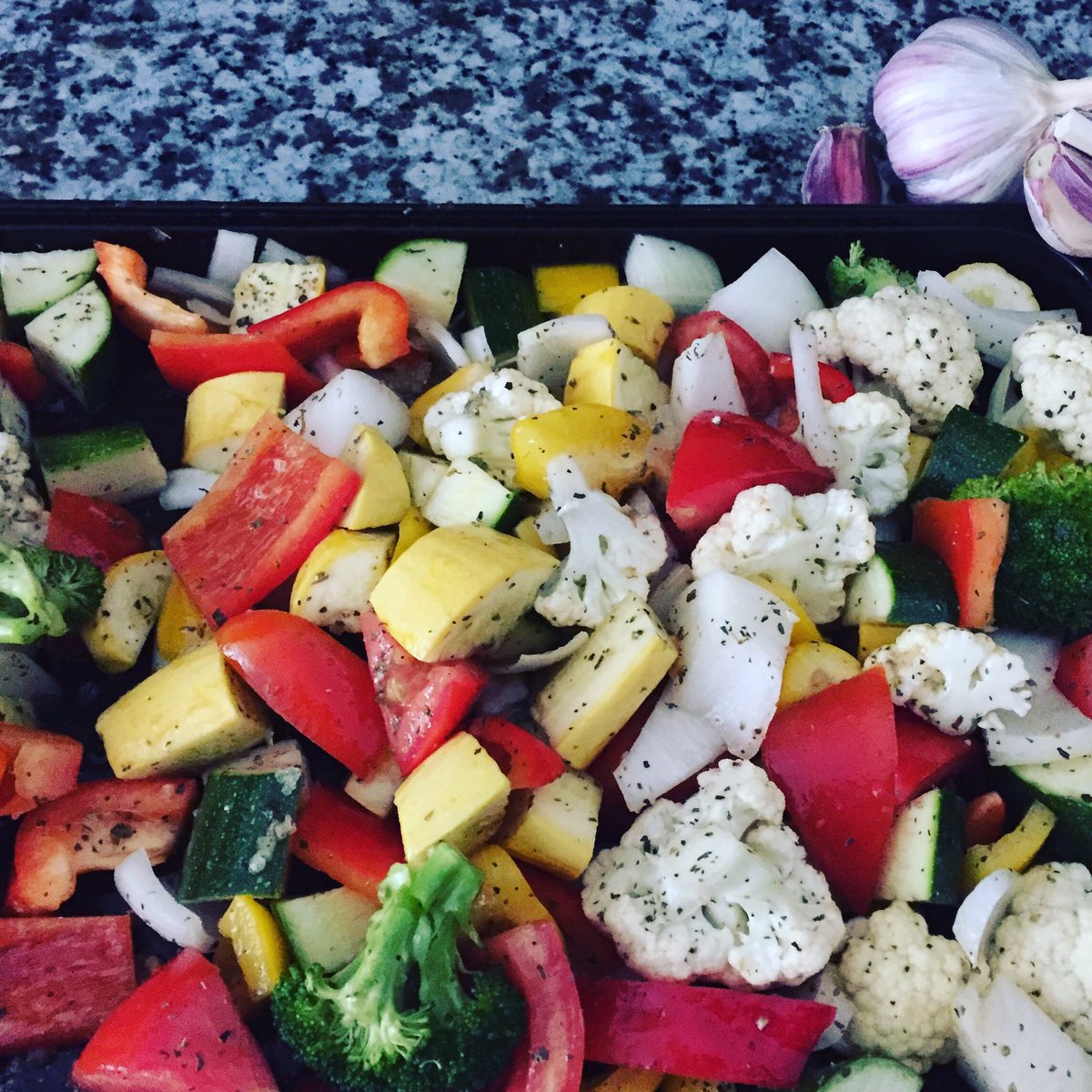 tmmadia's tweet photo. Roasted veggies seasoned w/ garlic our friends Eric &amp; Amy grew &amp; we helped harvest #vasbindernaturalfoodstuffs https://t.co/mwoEfgtfyH